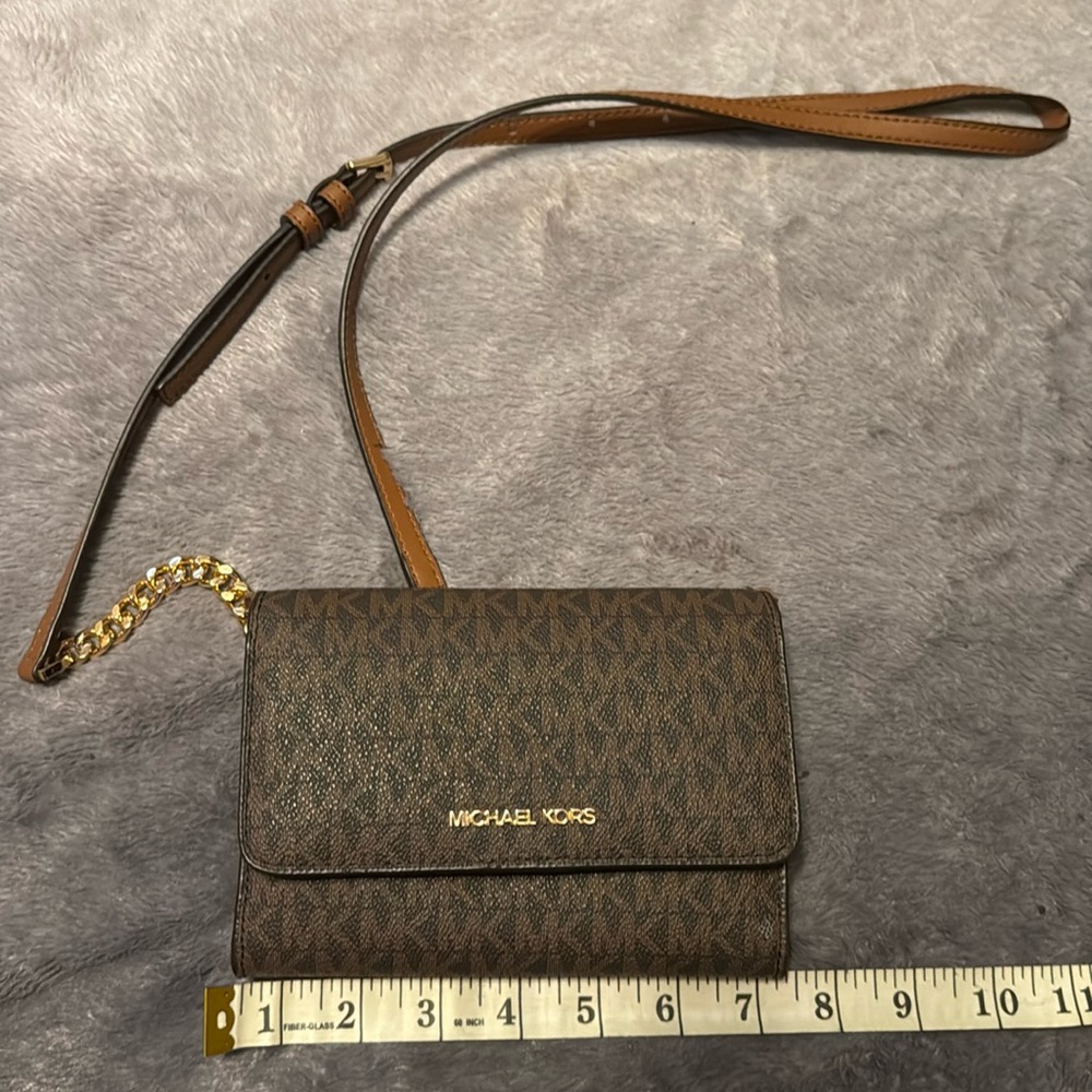 Jet Set Small Logo Smartphone Convertible Crossbody Bag